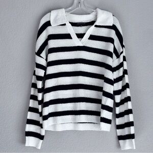 Love + Ellie Black & White Striped V-Neck Collared V-neck Sweater Women’s L